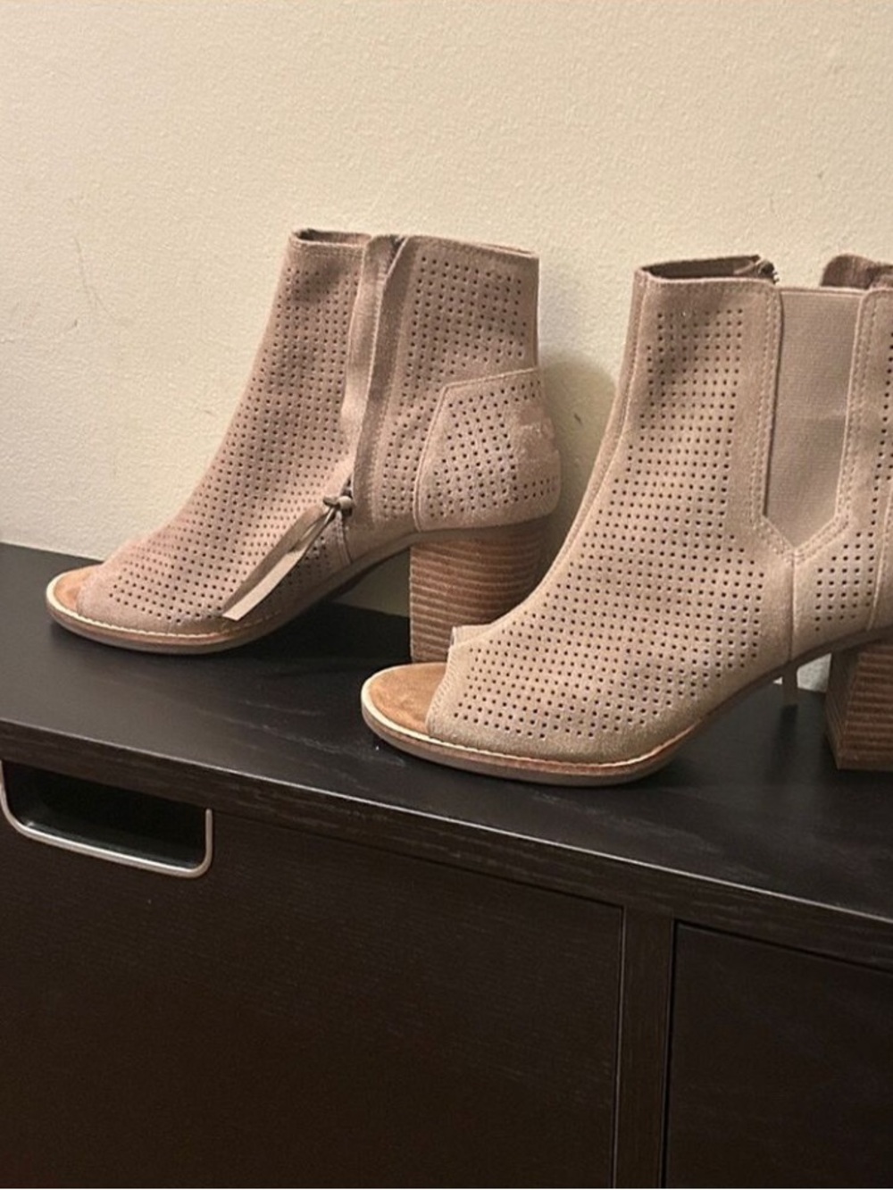 TOMS Suede Heeled Ankle Boots Open Toe Taupe Tan Gray Size 8 Perforated Bohemian